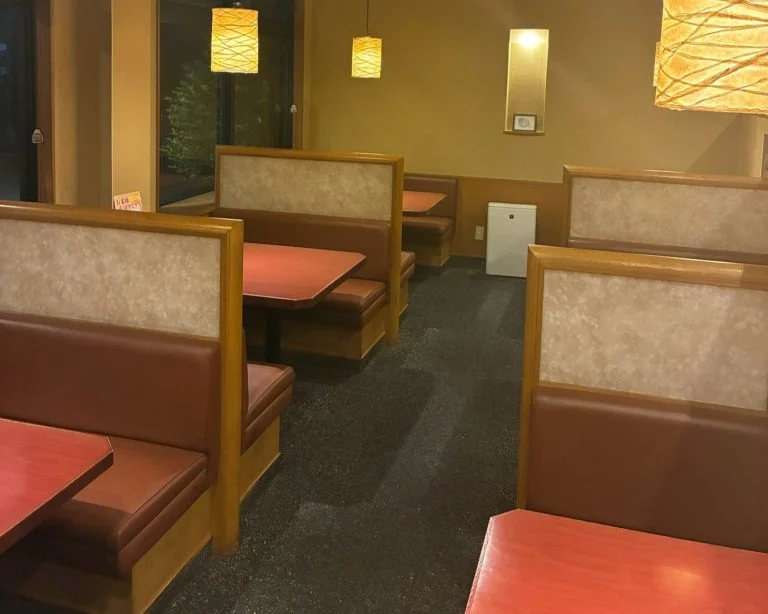味処 なかやの店内